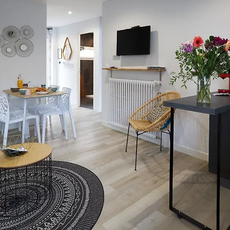 Centre Ville A Pied Appt Avec Sauna, Linge, Wifi, Stationnement Gratuit Vannes Buitenkant foto