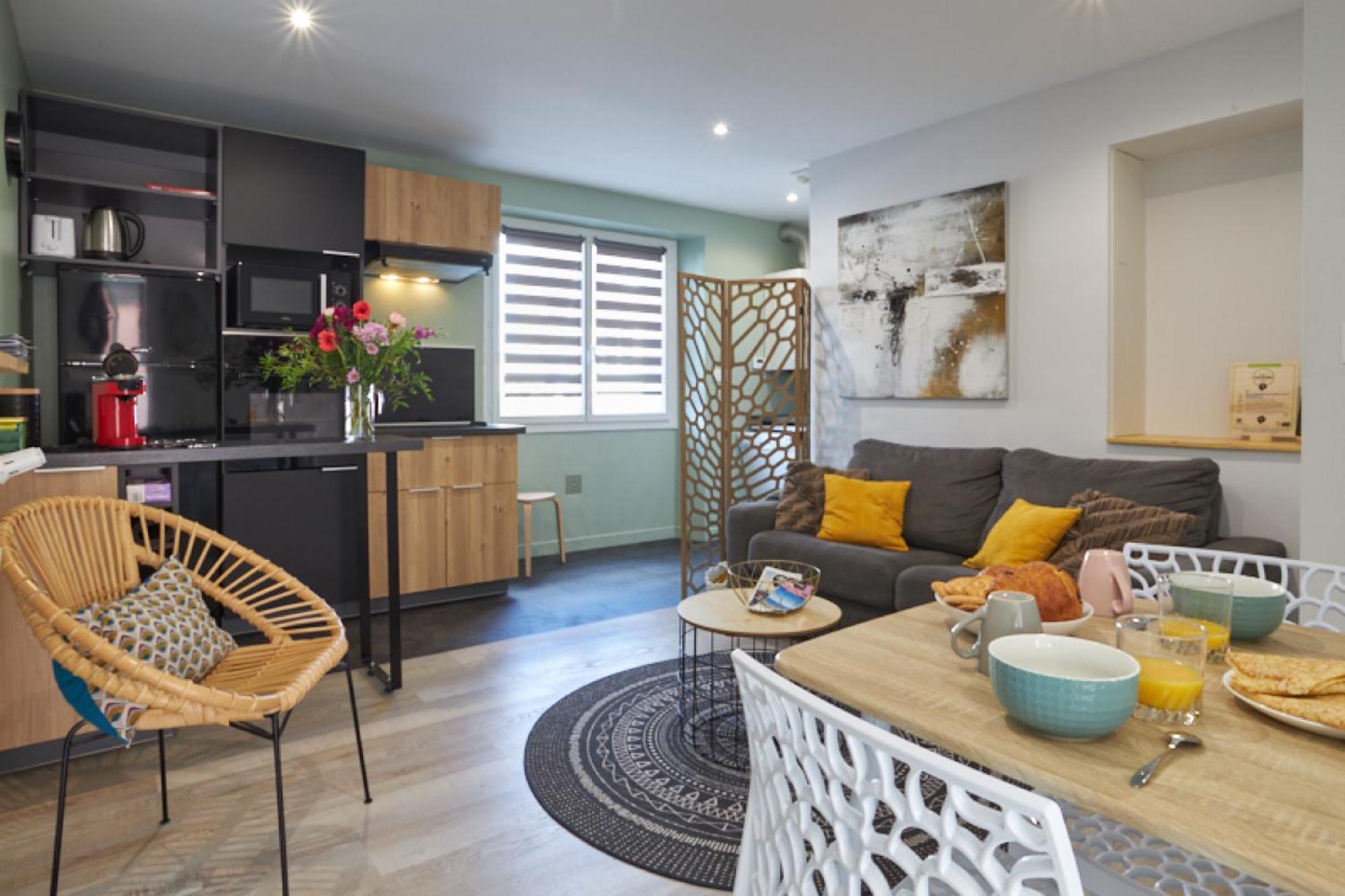 Centre A Pied Appt Avec Sauna, Linge, Wifi, Stationnement Gratuit Apartment *